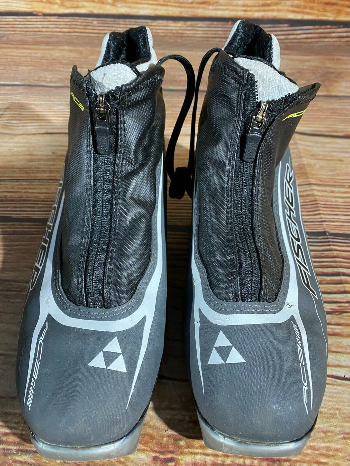 Fischer RC3 Classic Cross Country Ski Boots Size EU39 US7 NNN binding 1431