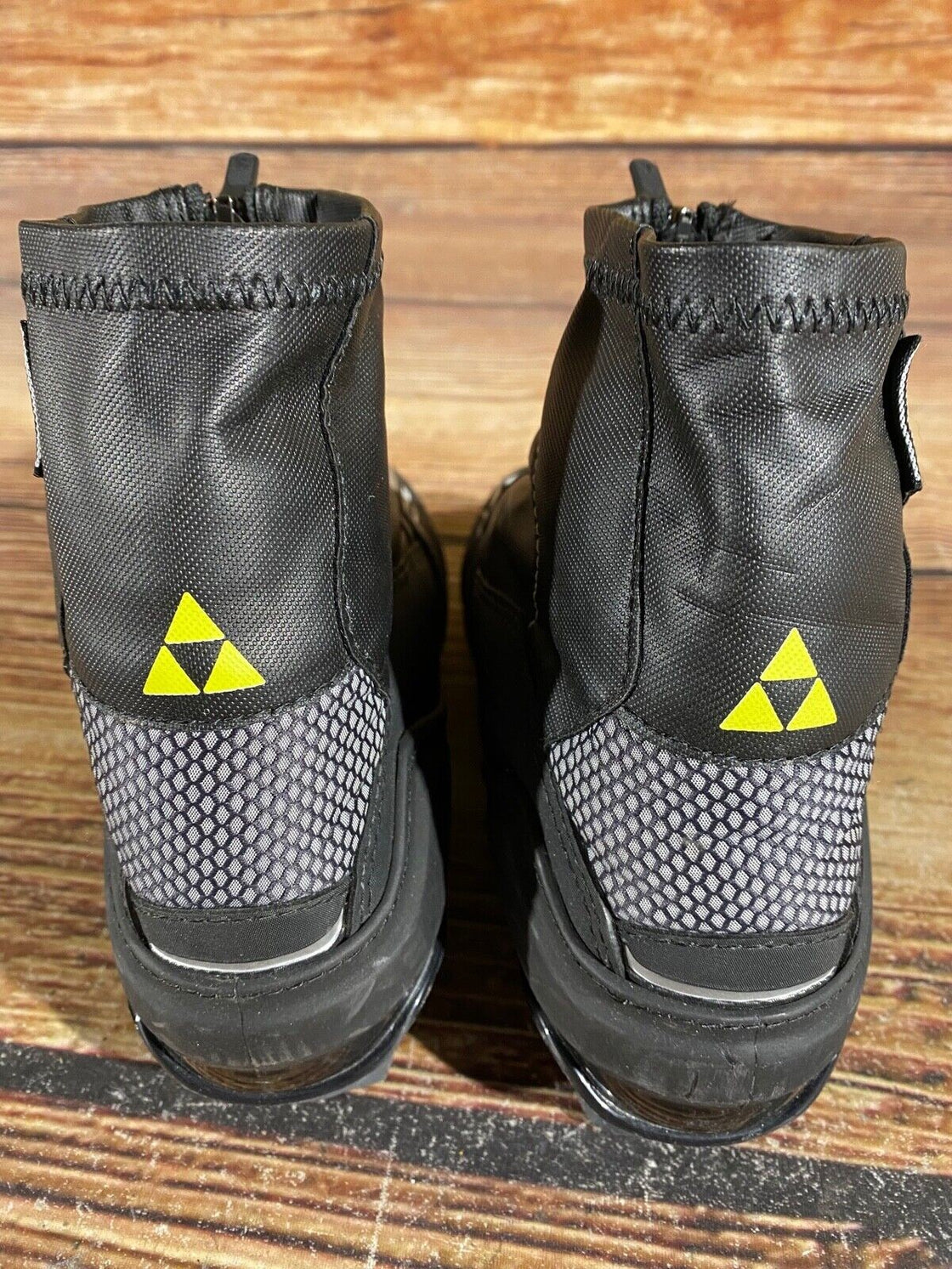 Fischer RC5 Classic Nordic Cross Country Ski Boots Size EU38 US6 for NNN 1516