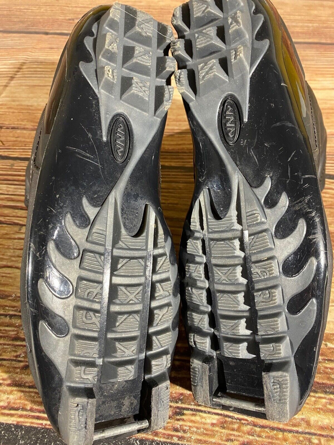 Fischer RC5 Classic Nordic Cross Country Ski Boots Size EU38 US6 for NNN 1516