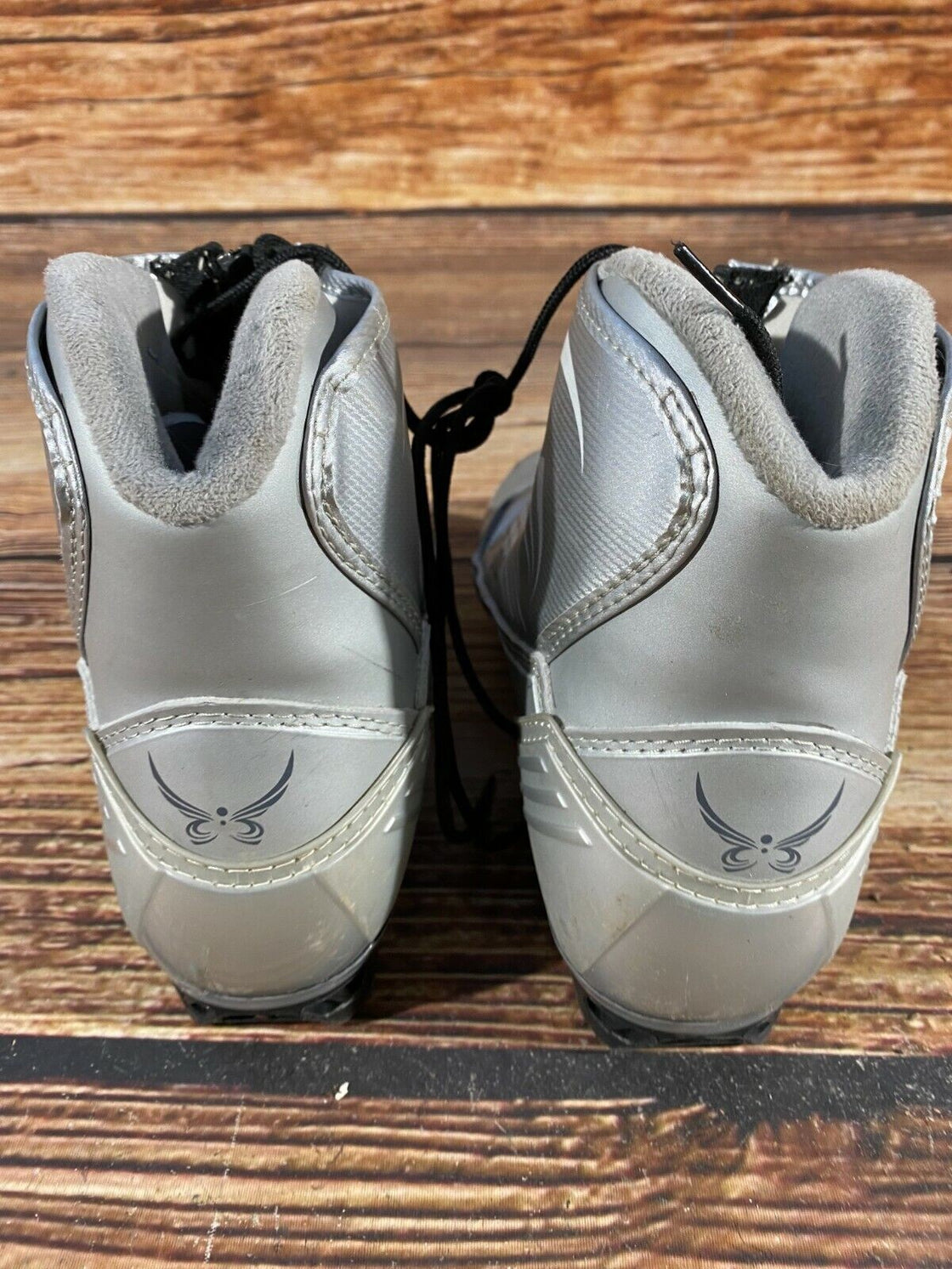 Alpina Eve28G Nordic Cross Country Ski Boots Size EU39 US7 NNN 3055