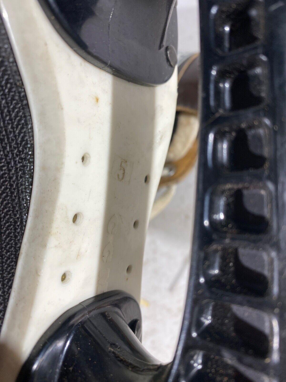 CCM MUSTANG Ice Ice Skates EU 40 US 6 249mm IS31