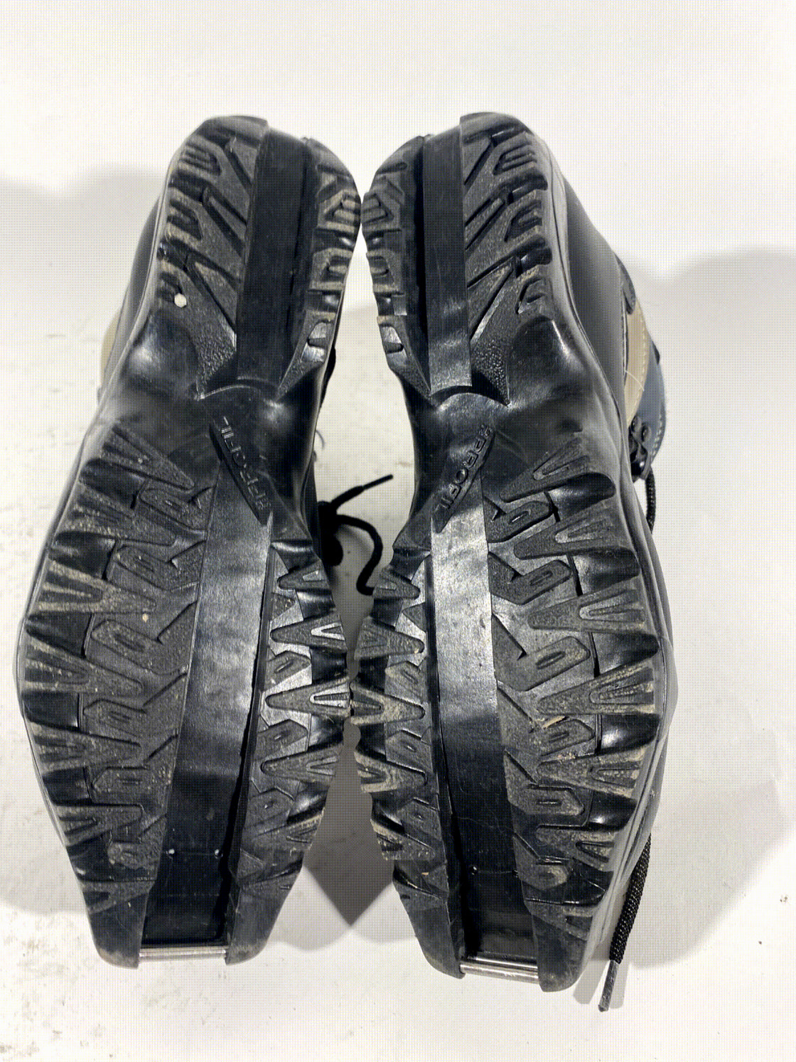 SALOMON Classic Nordic Cross Country Ski Boots Size EU40 US8 SNS profil 1380