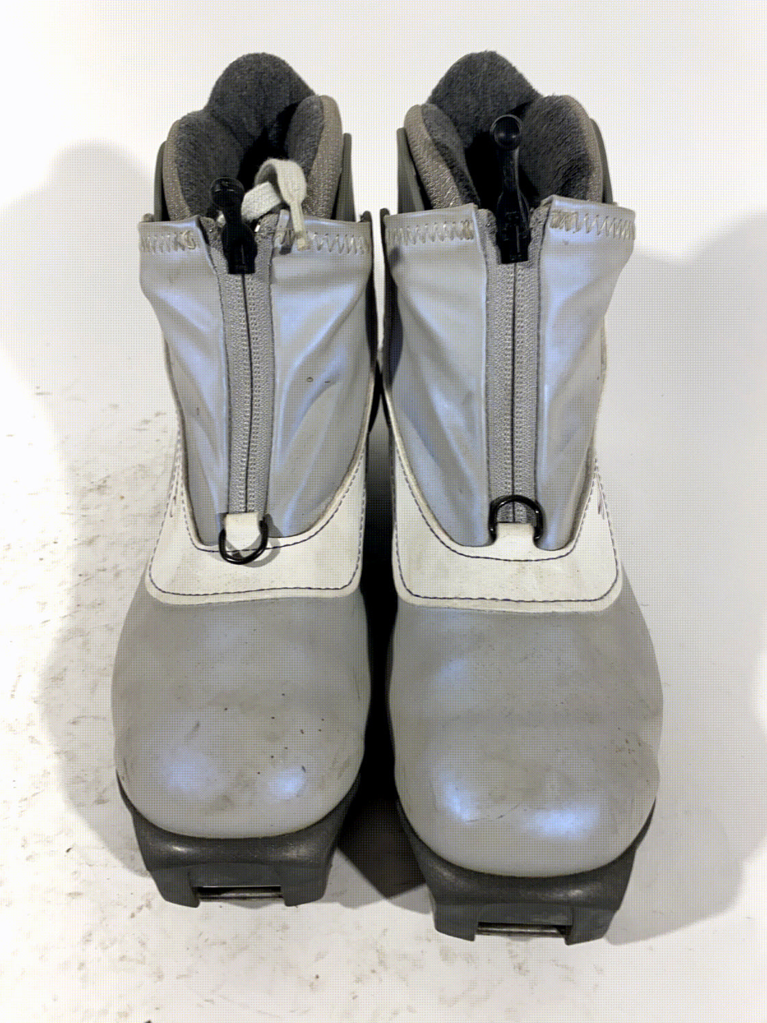 SALOMON Classic Cross Country Ski Boots Size EU39 1/3 US7.5 SNS Profil 1400