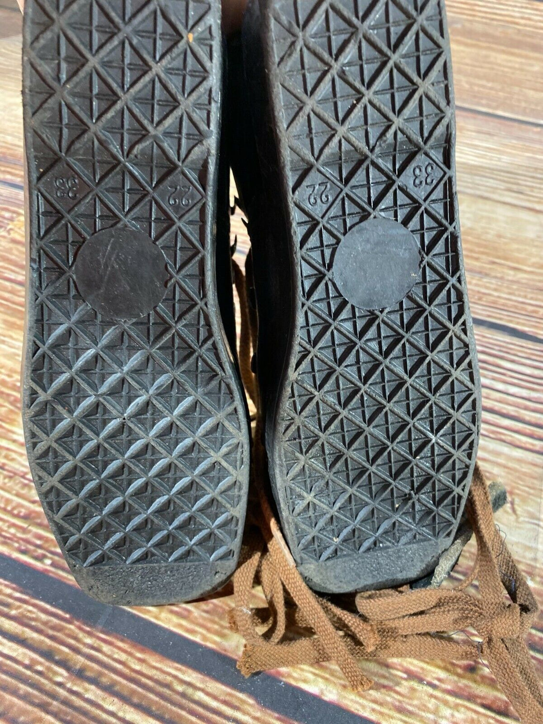 Vintage Alpine Ski Boot Mountain Skiing Youth EU33 Mondo 214 Cable Binding KL148