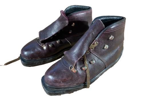 Vintage Leather Alpine Ski Boots EU41 UK7.5 Mondo 256 Cable Bindings KL159