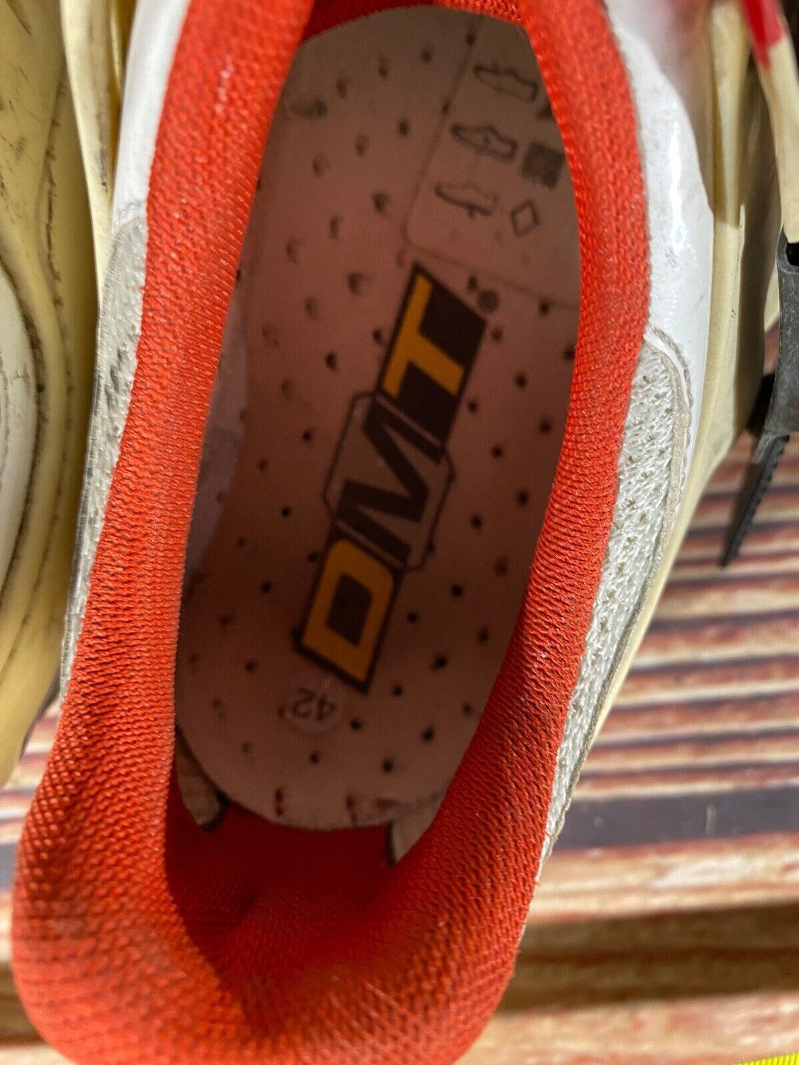 DMT Road Cycling Shoes Size 3 Bolts EU42 US8 Mondo 264 cs795