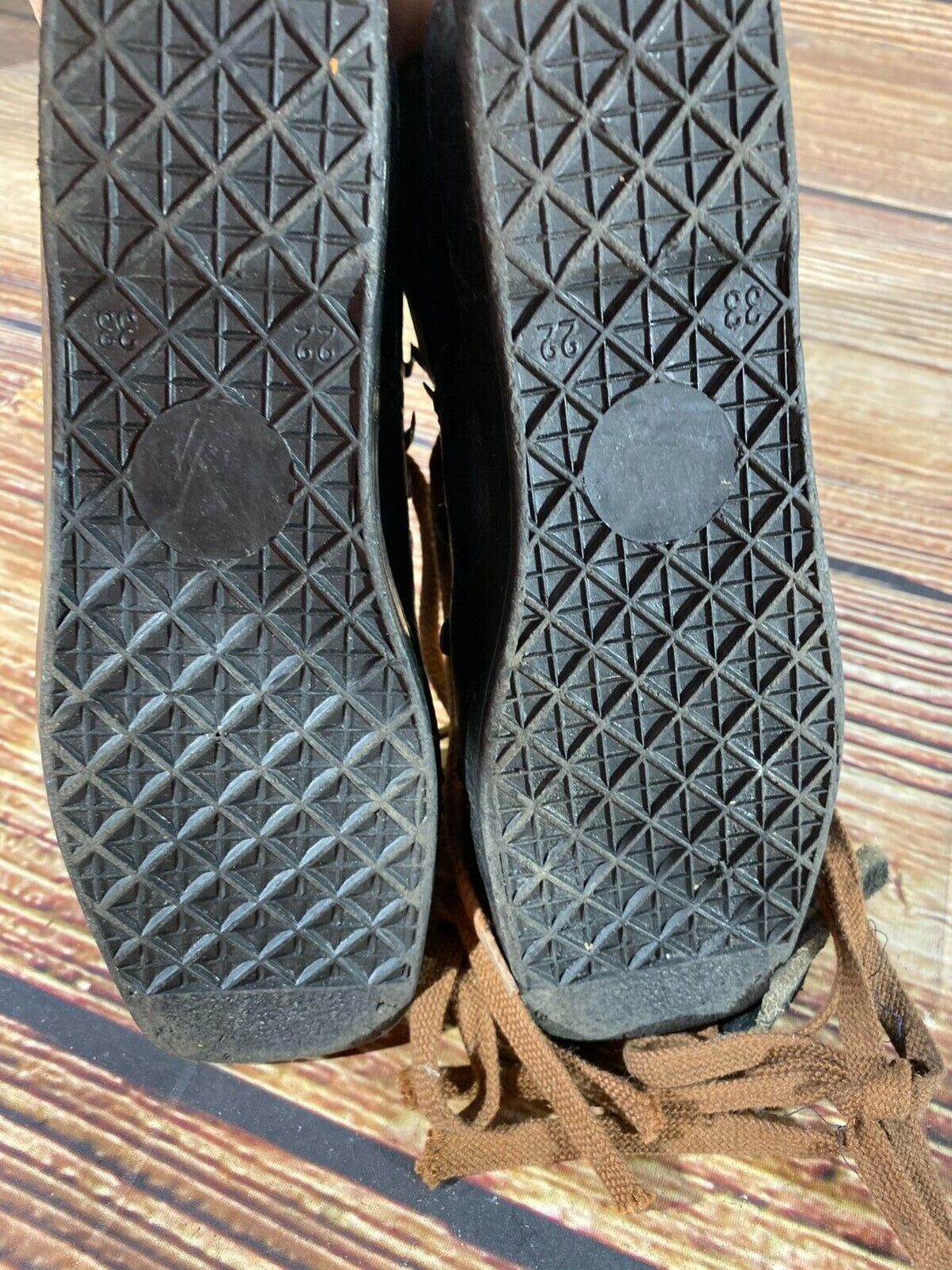 Vintage Alpine Ski Boot Mountain Skiing Youth EU33 Mondo 214 Cable Binding KL148