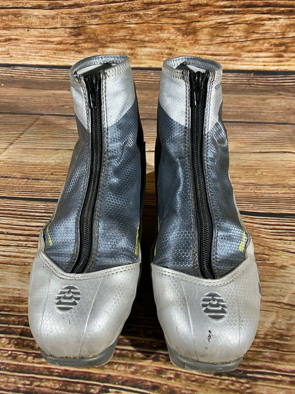 Alpina SR20 Nordic Cross Country Ski Boots Size EU40 US7.5 NNN bindings 681