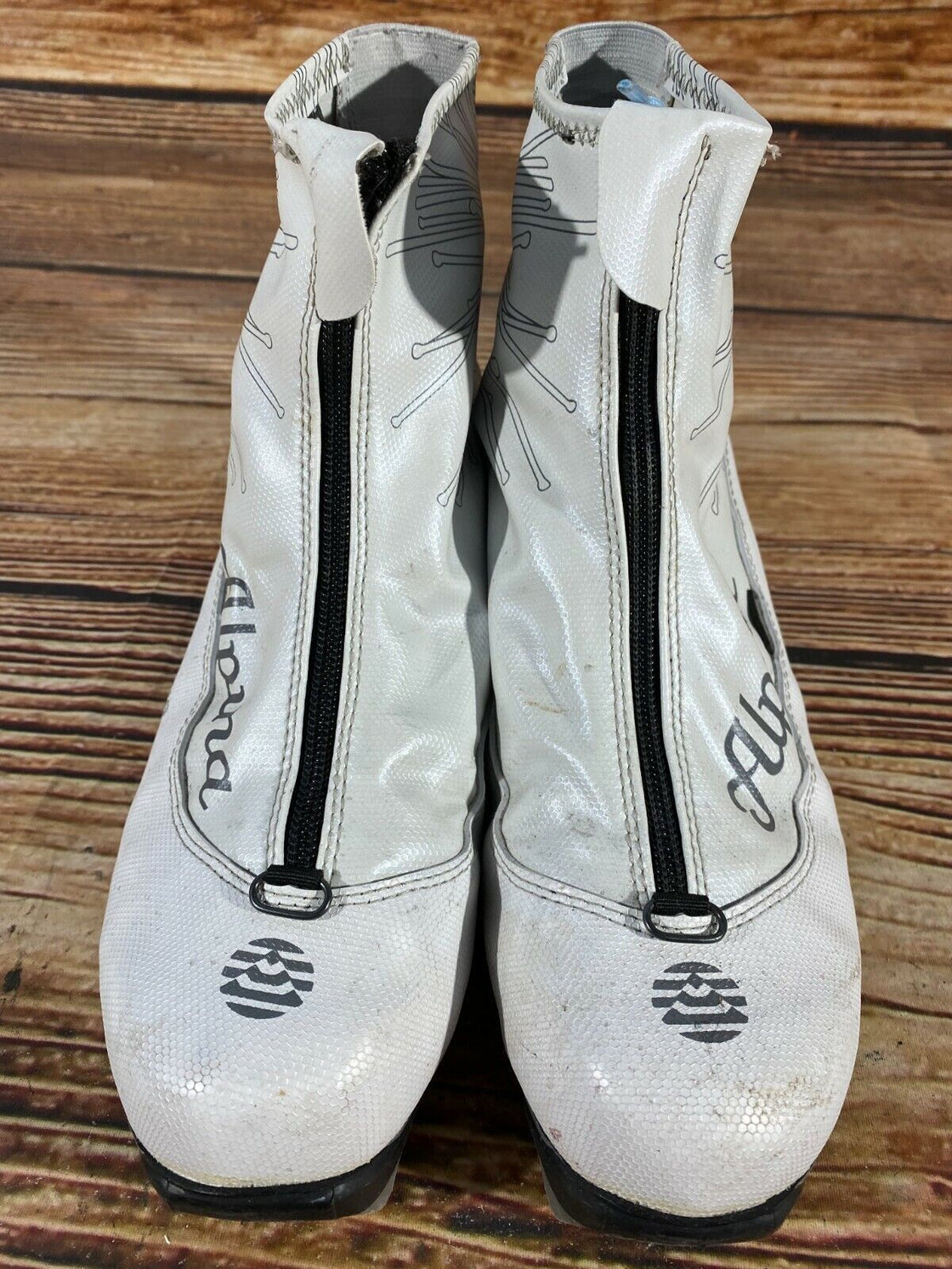 Alpina T28Eve Nordic Cross Country Ski Boots Size EU39 US7 NNN bindings 671