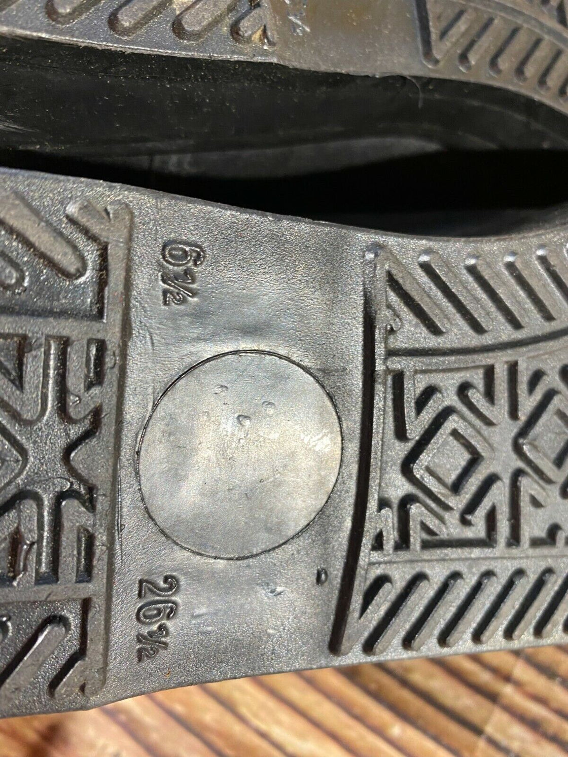 Vintage Alpine Ski Boots Downhill Skiing US7, UK6.5, Mondo 258 Cable Bindings