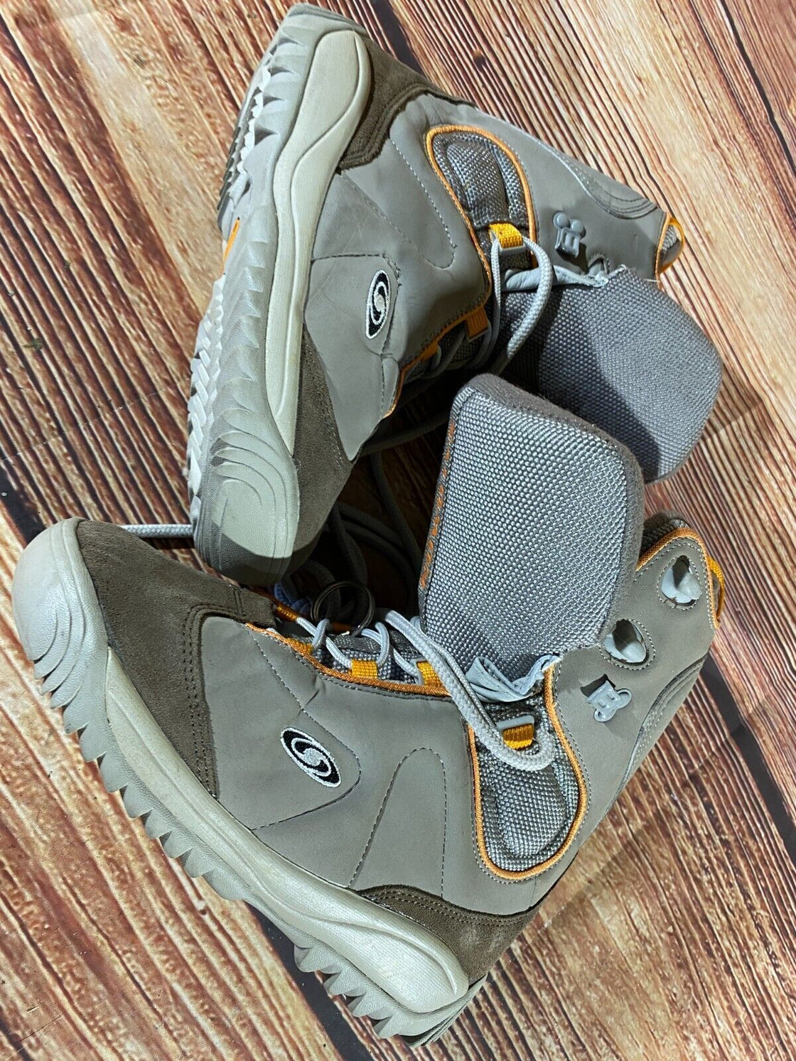 SALOMON Snowboard Boots Size EU39 2/3, US6.5, UK6, Mondo 254 mm