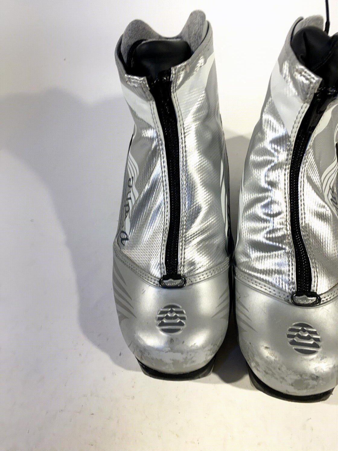 Alpina Eve28G Nordic Cross Country Classic Ski Boots Size EU38 US6 for NNN 16
