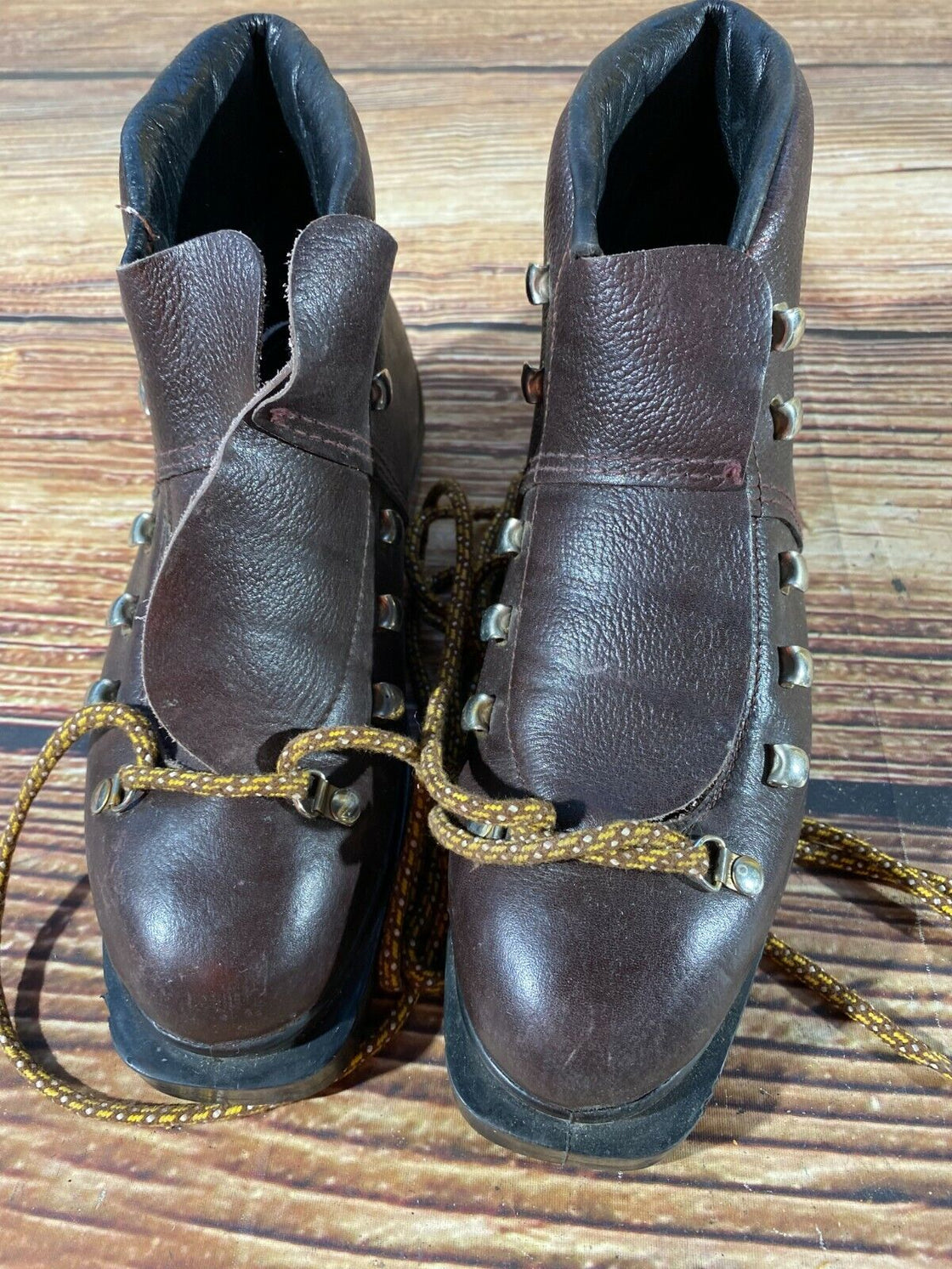 Vintage Alpine Ski Boots US6.5, UK6 Mondo 250 for Retro Cable Bindings