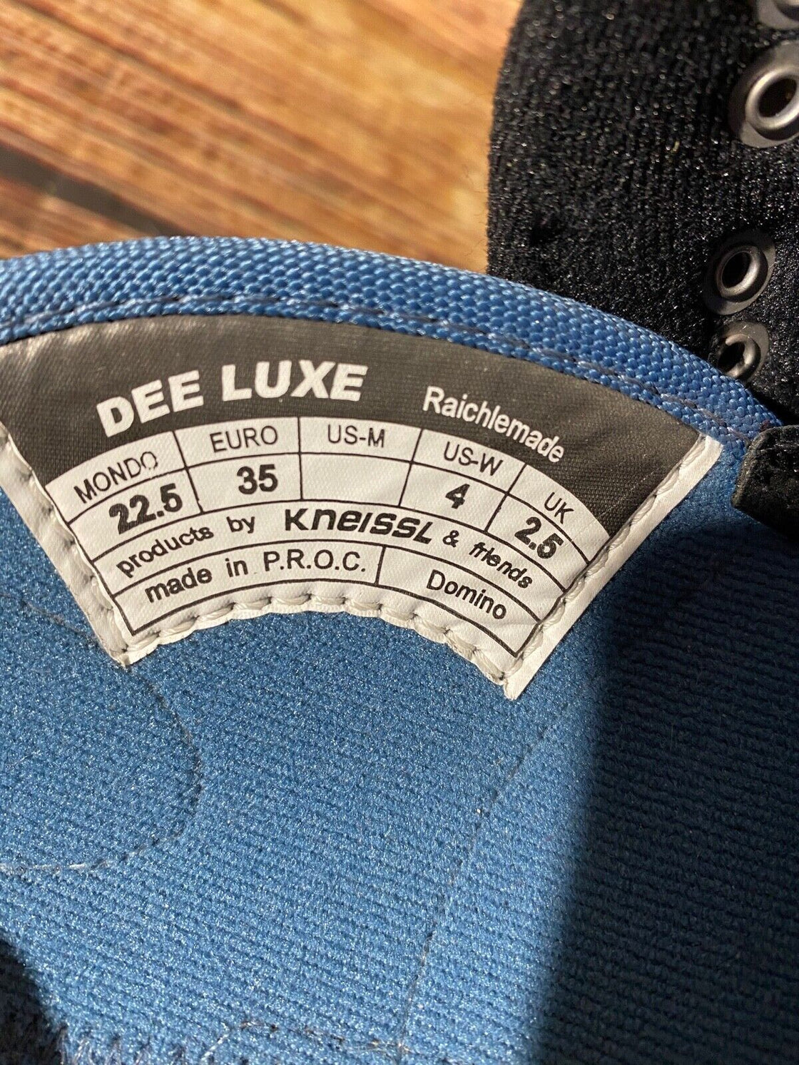 DEELUXE Snowboard Boots Size EU35, US4, UK2.5, Mondo 220 mm C