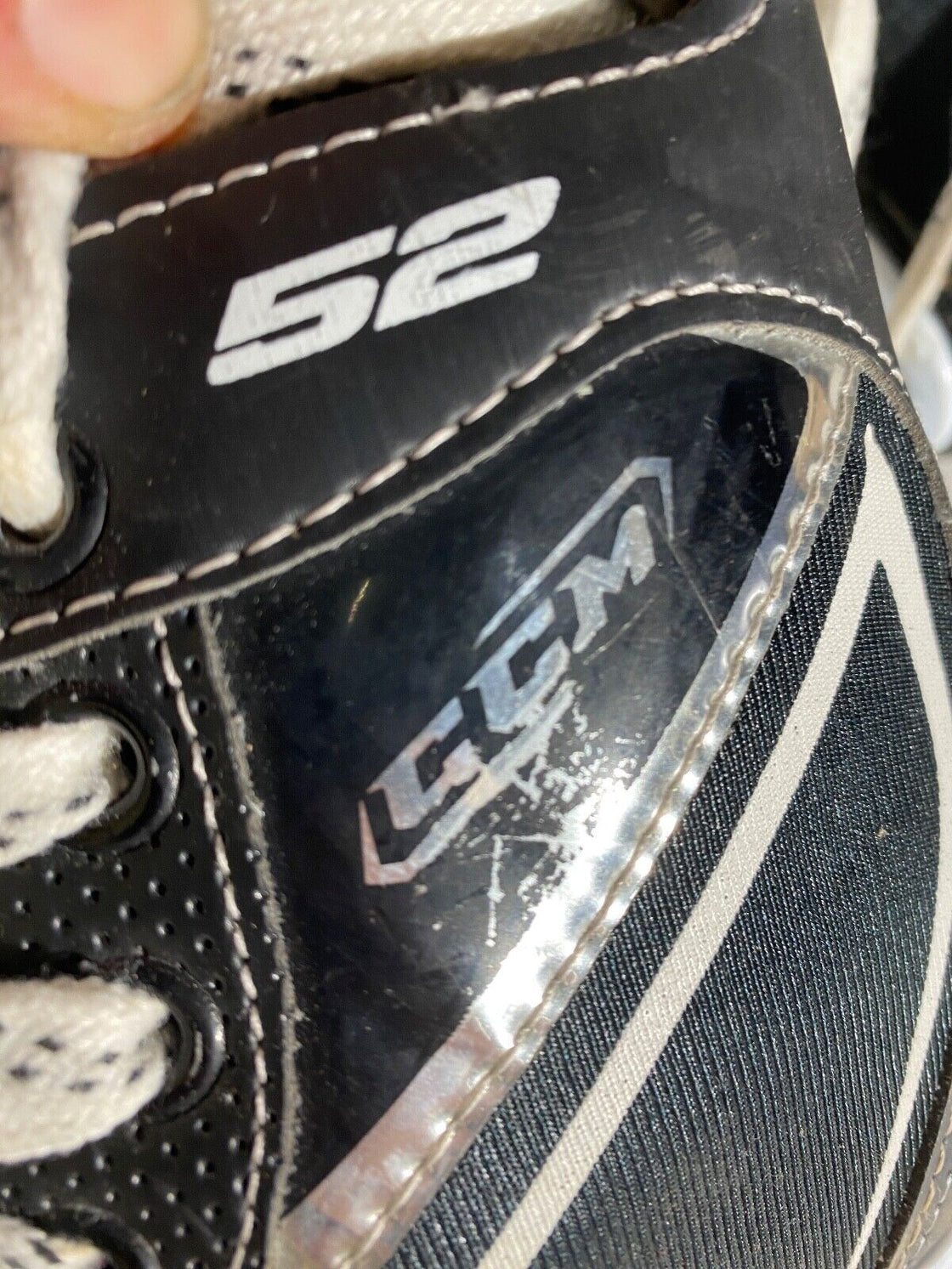 CCM Ice Skates for Ice Hockey Kids / Youth Size EU31 US12.5 Mondo 205 mm IS57