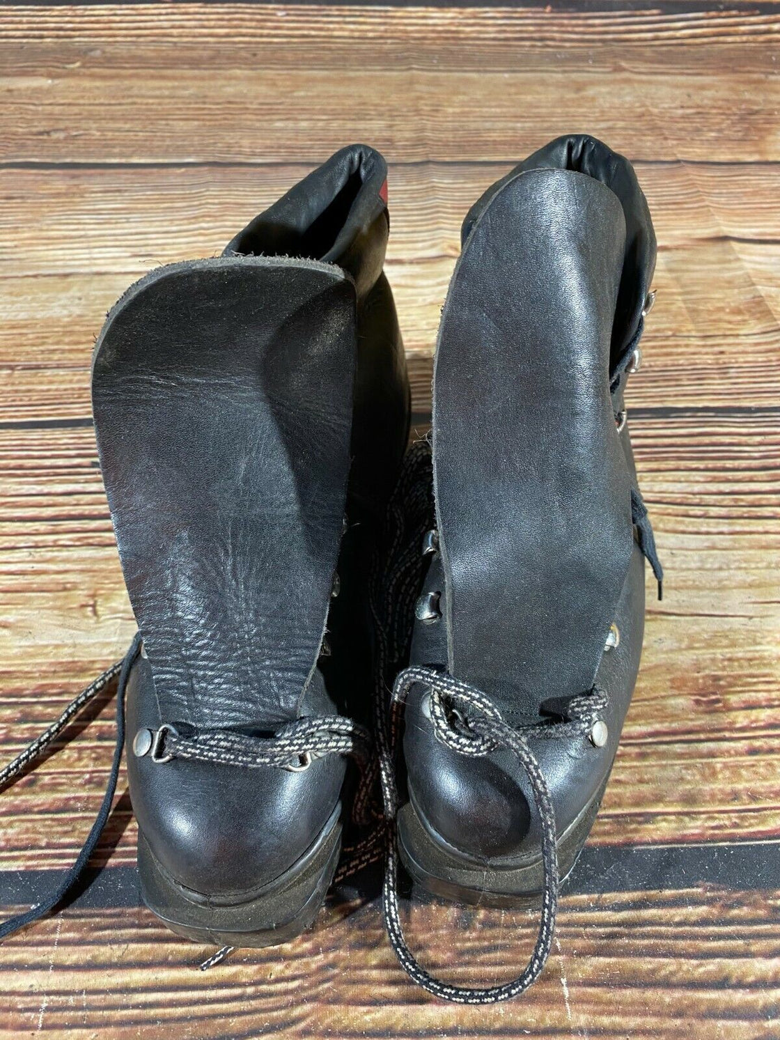 Vintage Alpine Ski Boots Downhill Skiing US7.5, UK6.5, Mondo 255 Cable Bindings