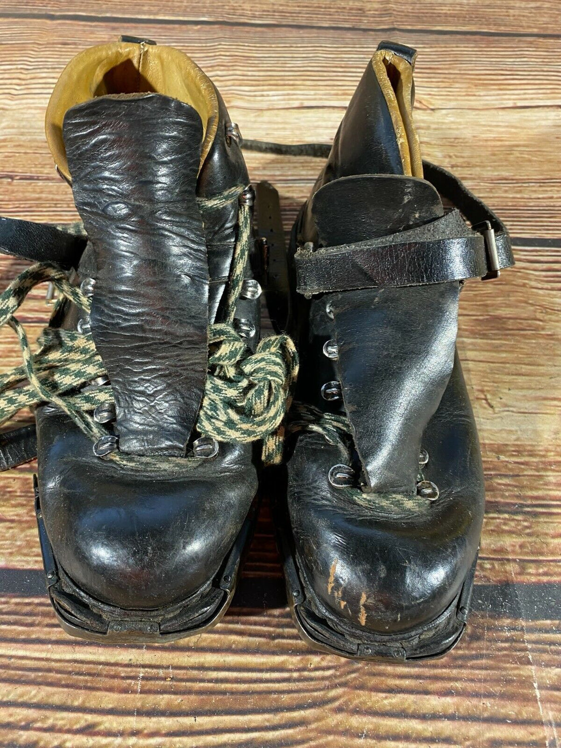 Handcrafted Vintage Leather Alpine Ski Boots US8, UK7, Mondo 260 Cable Bindings