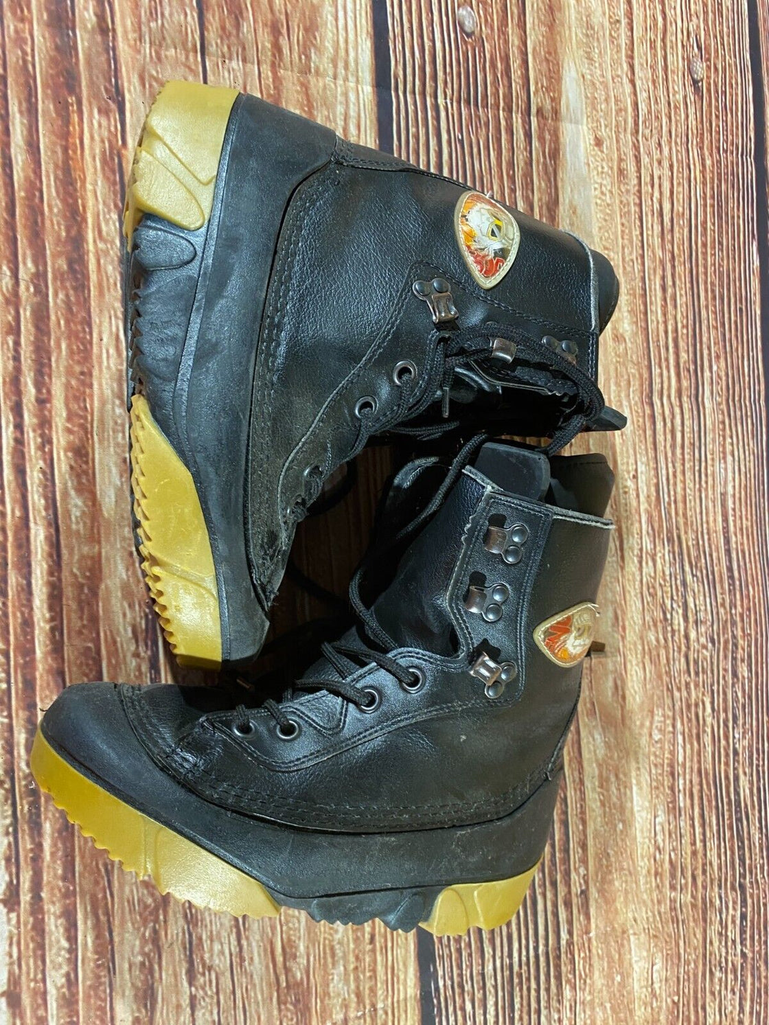 FAST Vintage Snowboard Boots Youth Kids Size EU35, US5, Mondo 222 mm