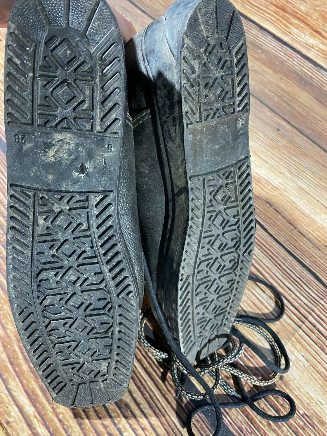 Vintage Alpine Ski Boots EU42, US8.5, UK8, Mondo 266 for Cable Bindings