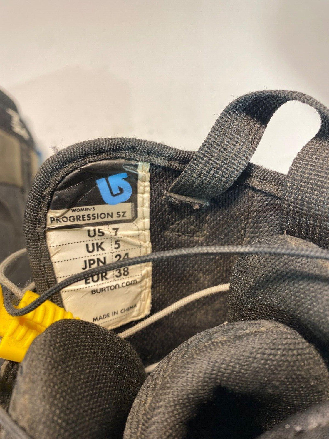 BURTON Snowboard Boots Ladies Size EU38, US7, UK5, Mondo 242 mm