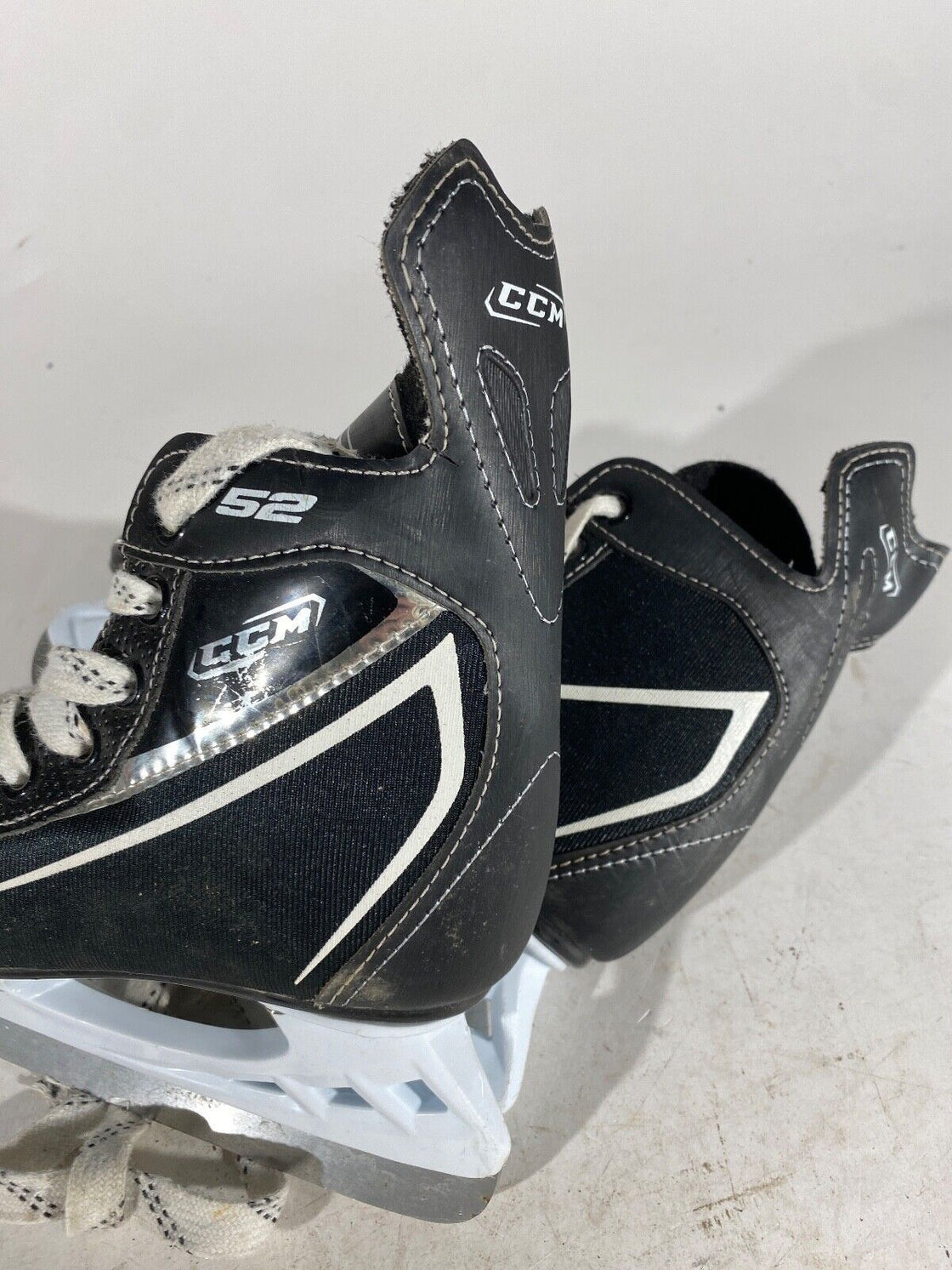 CCM Ice Skates for Ice Hockey Kids / Youth Size EU31 US12.5 Mondo 205 mm IS57