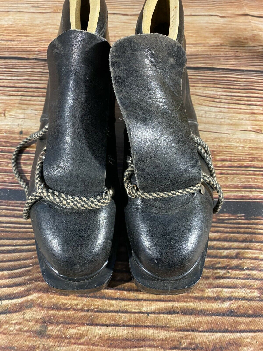 Vintage Alpine Ski Boots for Cable Bindings Size EU41, US7.5, UK6.5, Mondo 255