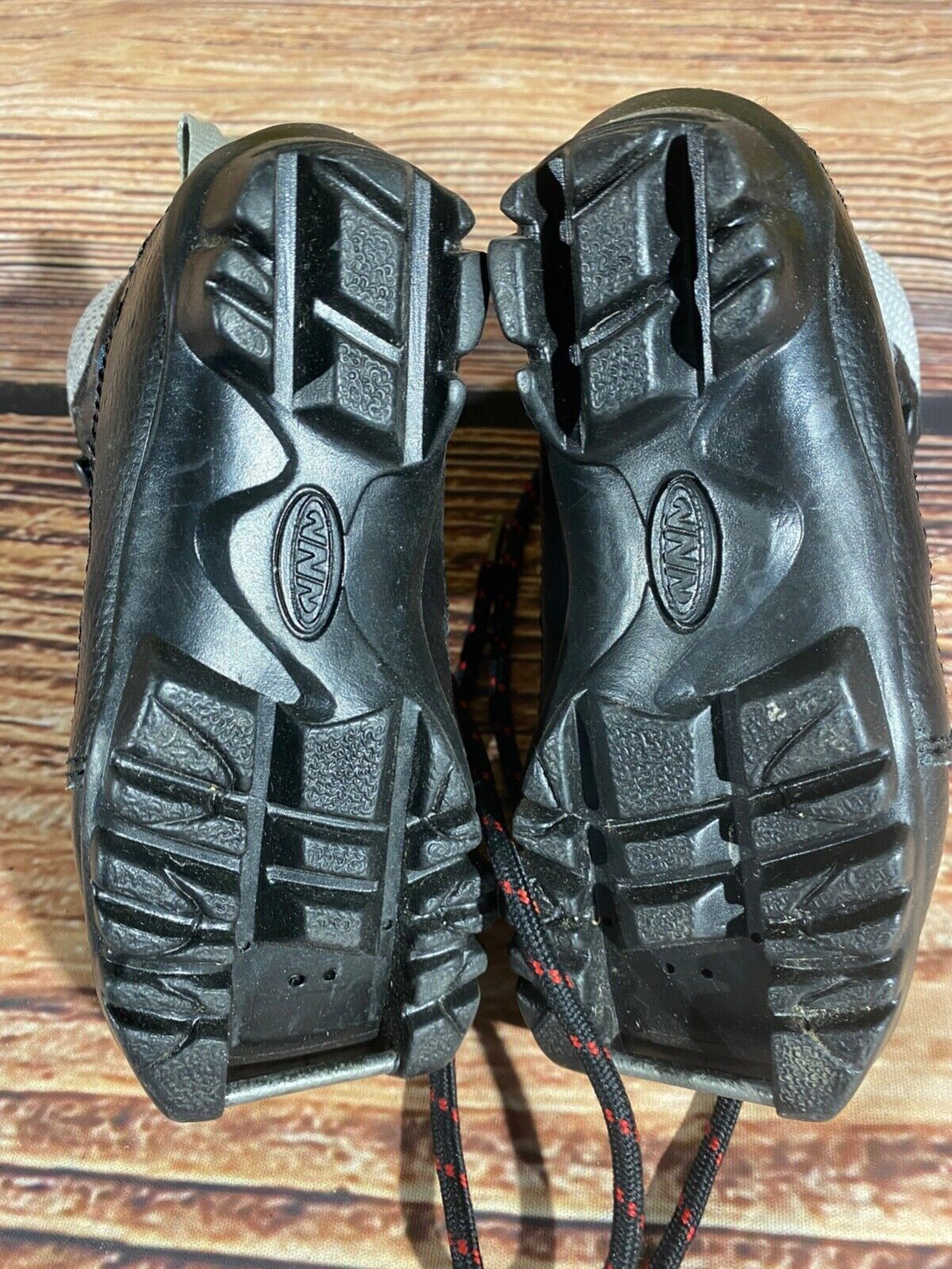 Fischer  Kids Nordic Cross Country Ski Boots Size EU25 US8.5 NNN F-422
