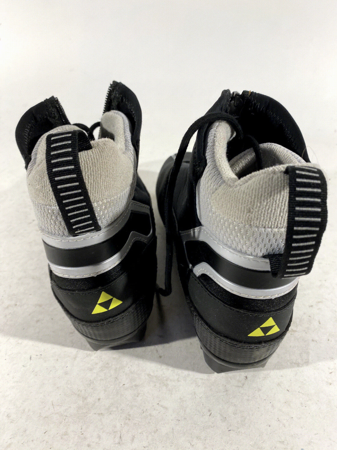 Fischer Ultimate Nordic Cross Country Classic Ski Boots Size EU39 US7 NNN 357