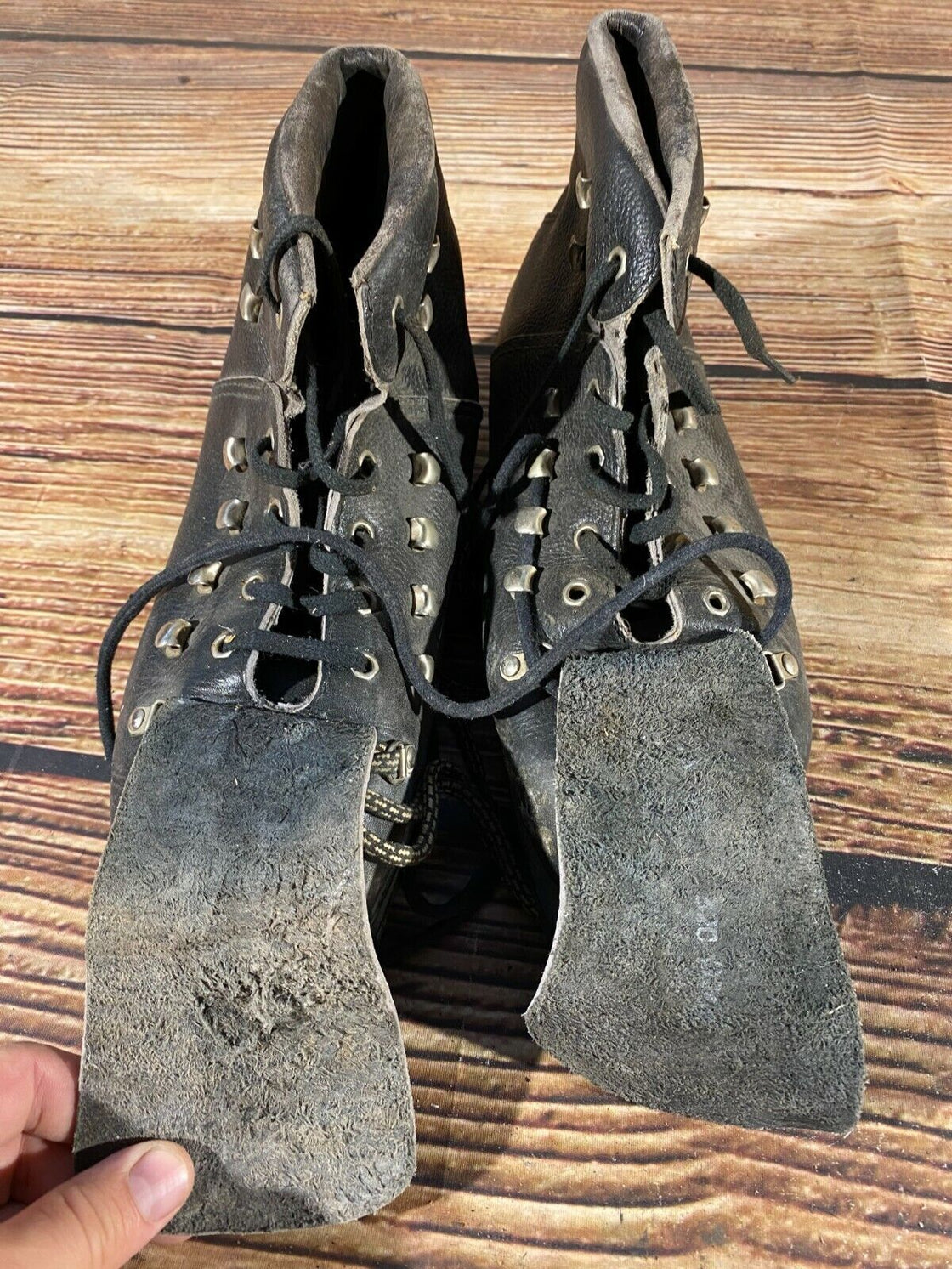 Vintage Alpine Ski Boots EU42, US8.5, UK8, Mondo 266 for Cable Bindings