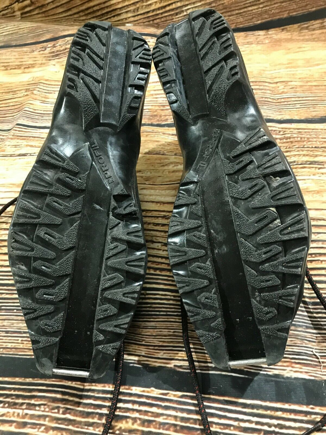 SALOMON Cross Country Ski Boots Size EU42 US8.5 SNS Profil
