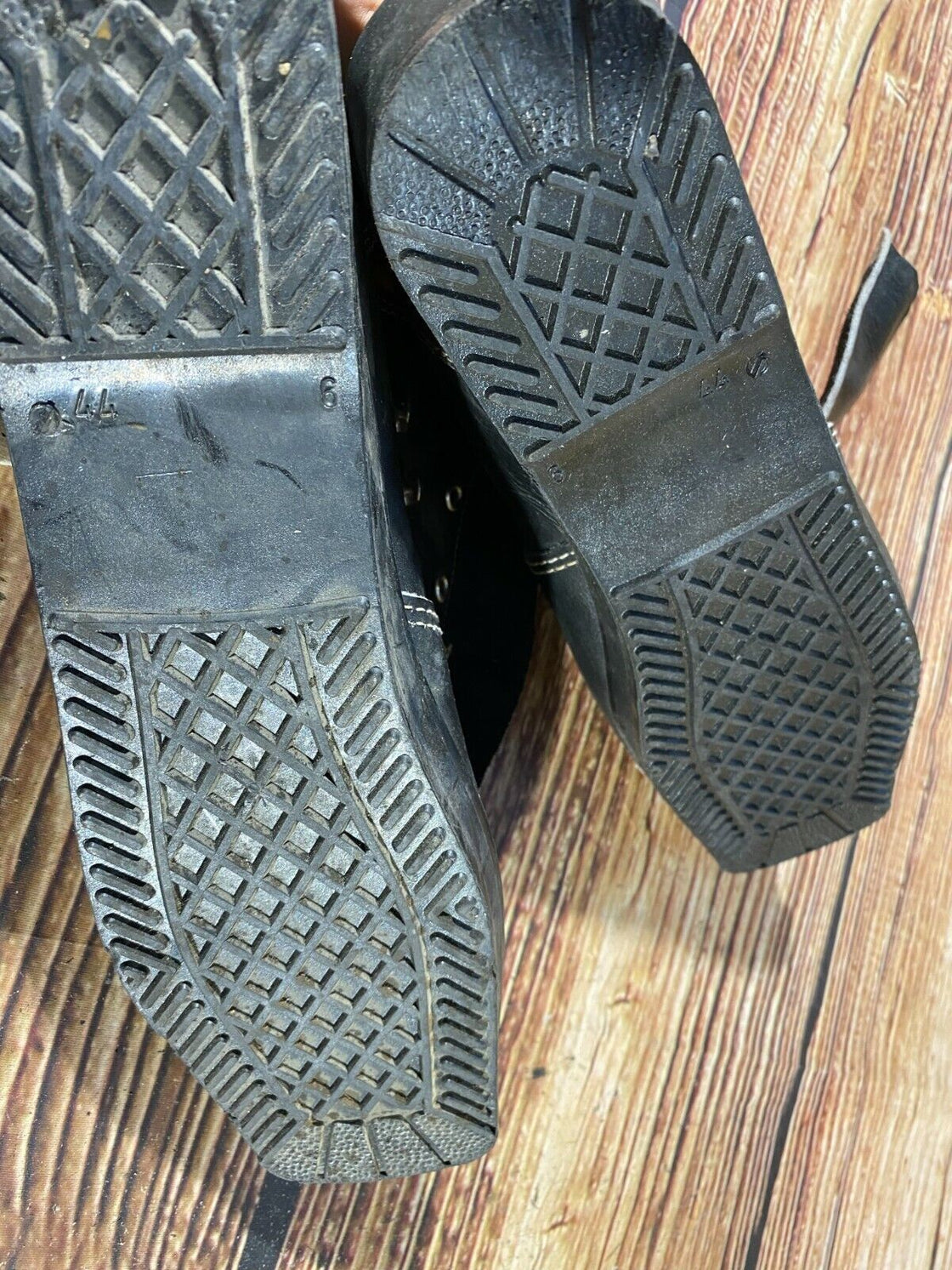 Vintage Alpine Ski Boots for Cable Bindings Size EU44, US10, UK9, Mondo 275