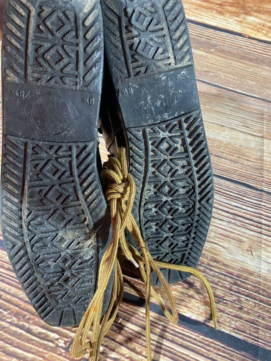 Vintage Leather Alpine Ski Boots EU43, UK9.5 Mondo 270 Cable Bindings