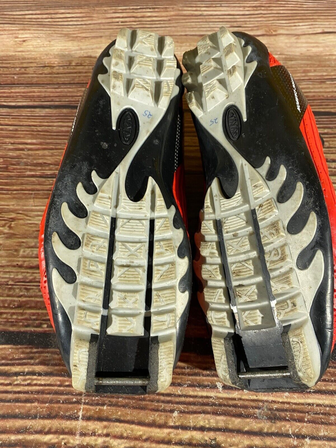 Madshus Classic Carbon Cross Country Ski Boots Size EU39 US6 for NNN
