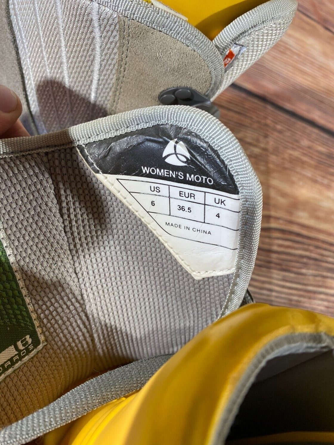 BURTON Snowboard Boots Size EU36.5, US6, UK4, Mondo 232 mm