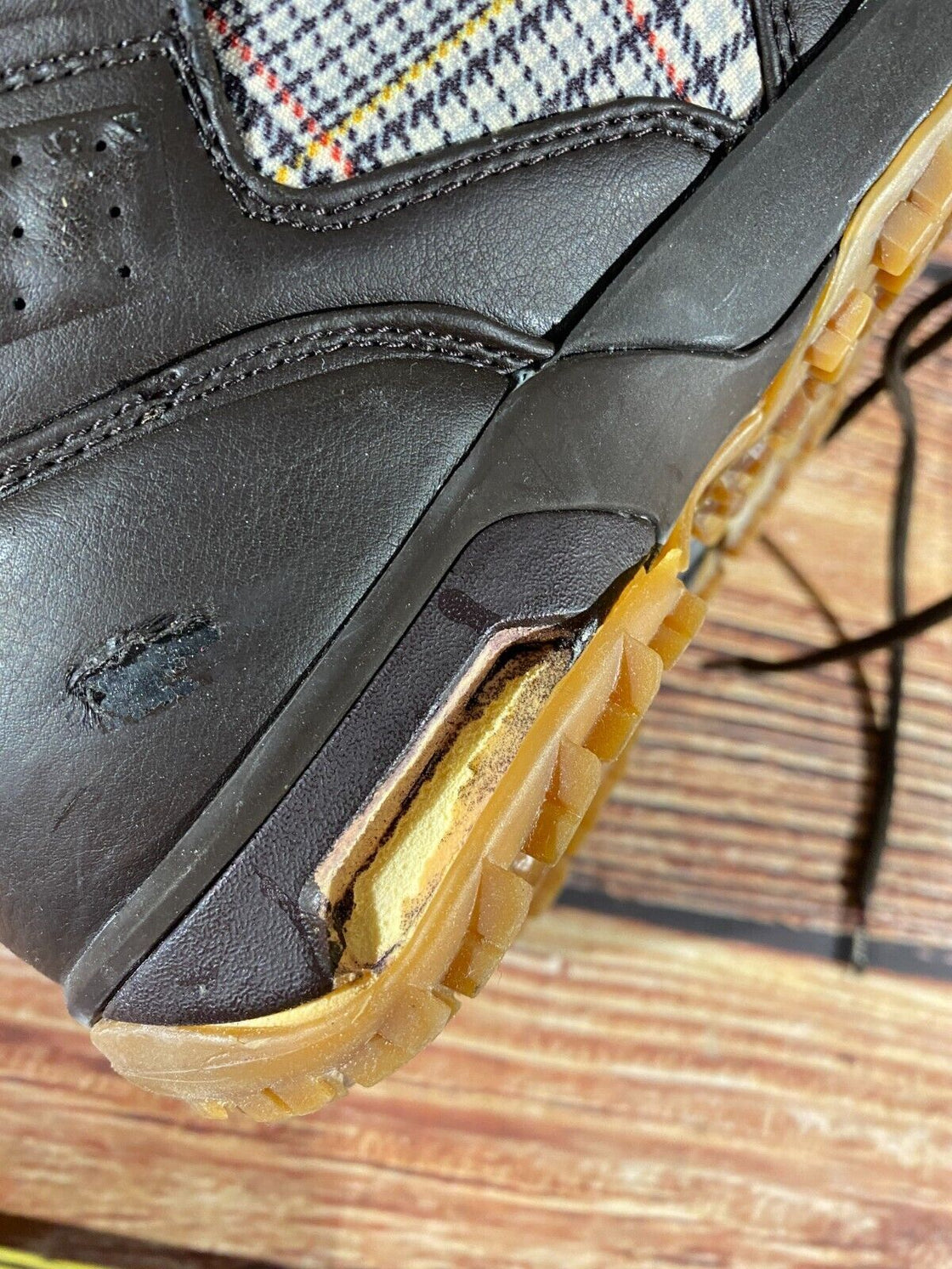 VANS Snowboard Boots Ladies Size EU37.5, US7, UK4.5, Mondo 235 mm