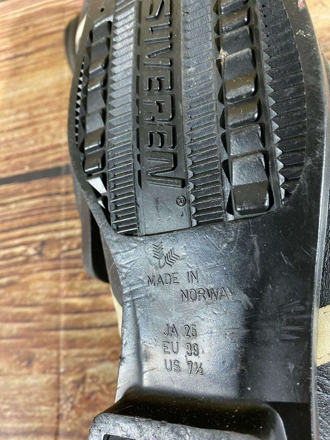 Suveren Vintage Nordic Norm Cross Country Ski Boots Size EU39 US7 NN 75mm