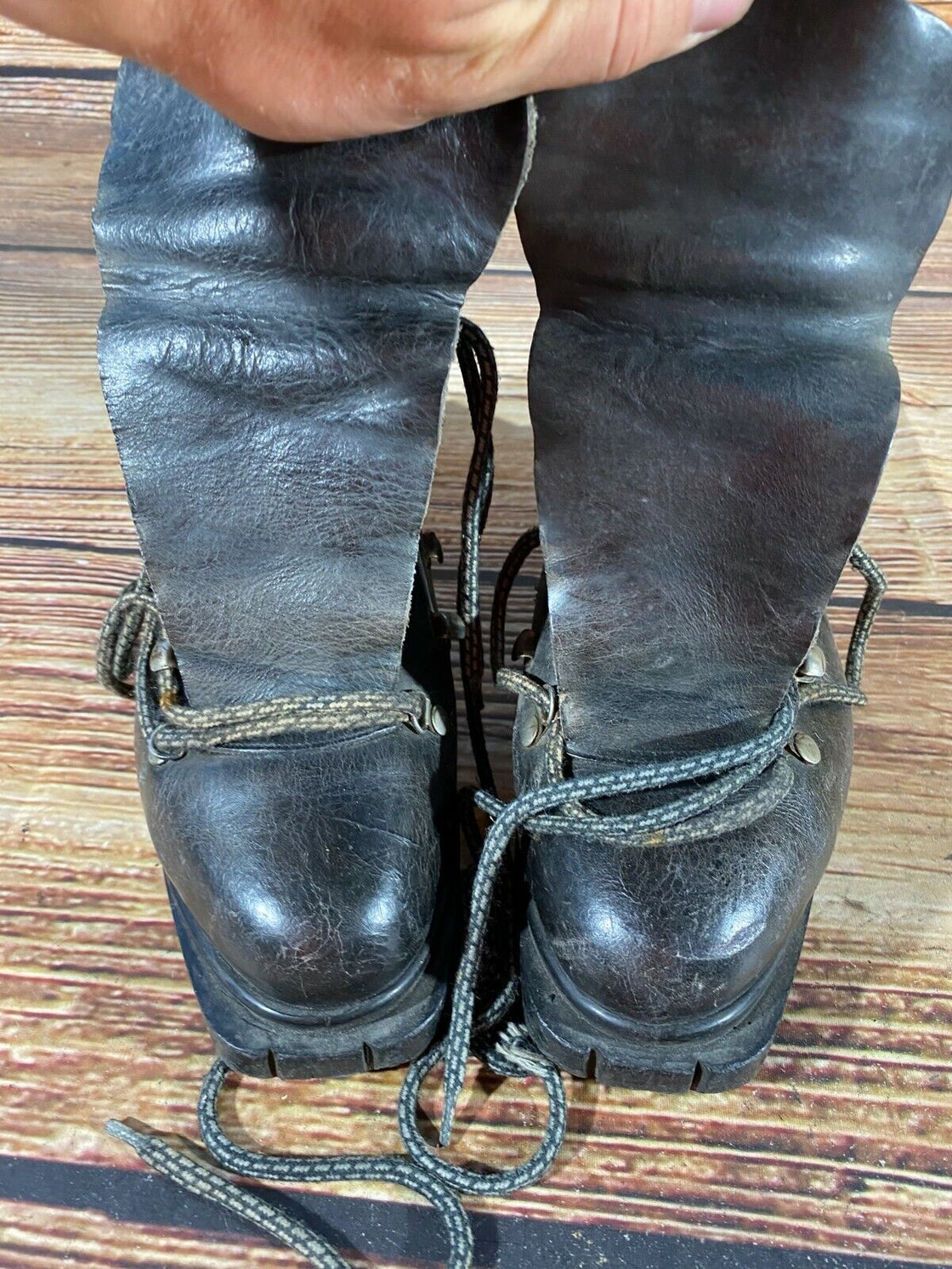 Vintage Alpine Ski Boots EU42 US8.5, UK7.5, Mondo 263 for Cable Bindings